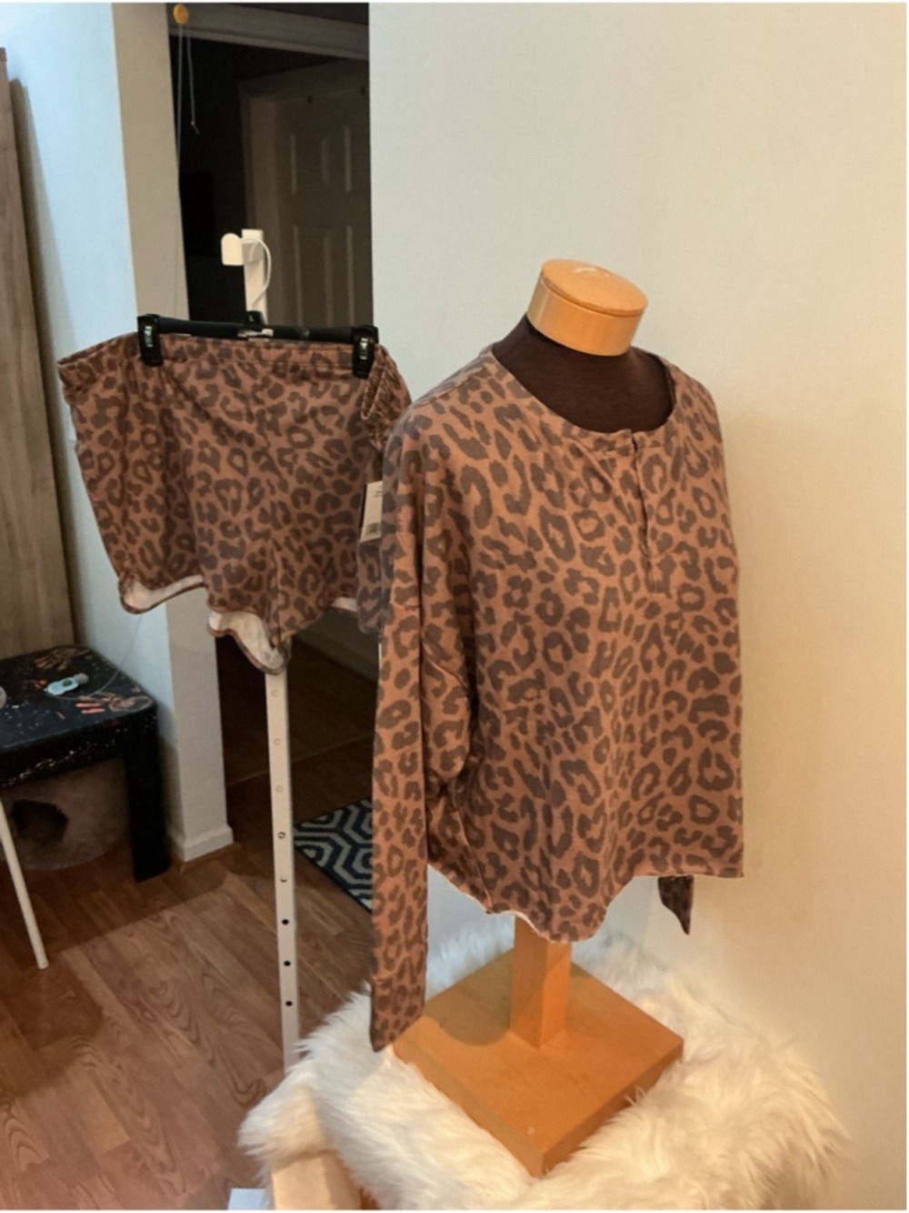 Grayson Thread Leopard Print Lounge Pajama Set 1X Brown Cozy Sleepwear Plus Size - Picture 4 of 14